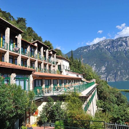 Centro Vacanze La Limonaia Лимоне сул Гарда Екстериор снимка